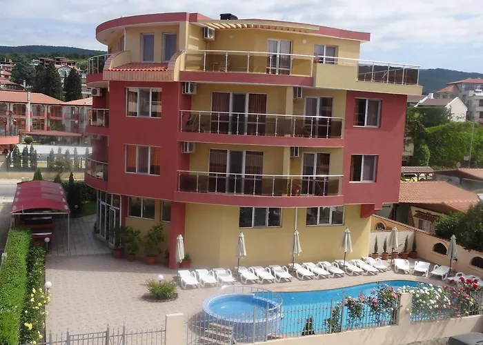 Sunny Flower Family 酒店 3*