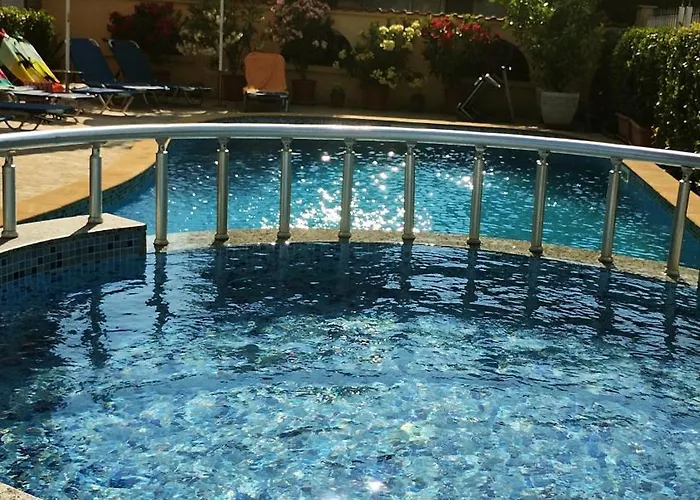 Sunny Flower Family 酒店 阳光海滩