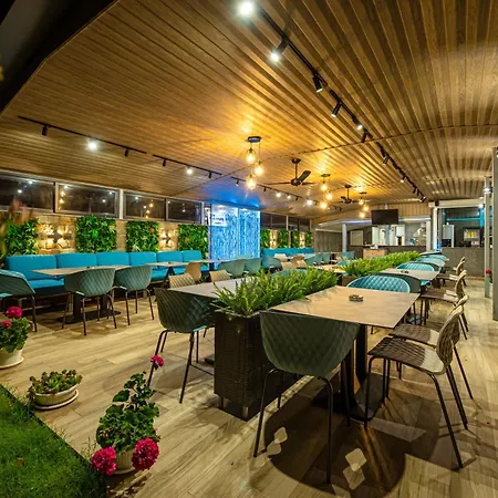 Sunny Flower Family Slantchev Briag