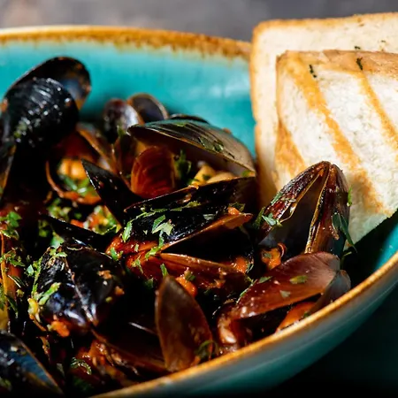 Sunny Flower Family Hotel 3*